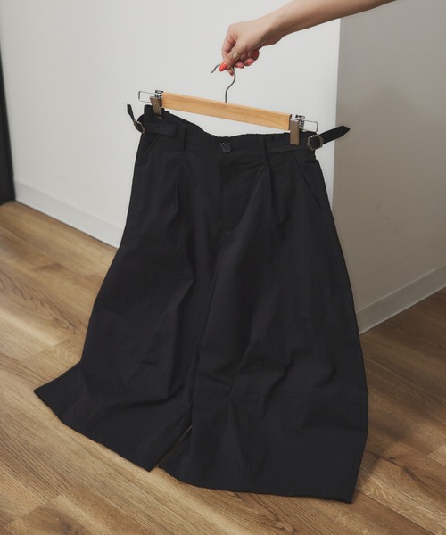 ELTONE（エルトーン）の「サイドベルトコクーンミディパンツ（その他パンツ・レディース・ホワイト/ブラック・MEDIUM/SMALL）」の14枚目の写真