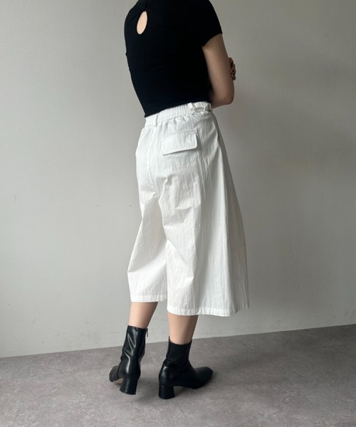 ELTONE（エルトーン）の「サイドベルトコクーンミディパンツ（その他パンツ・レディース・ホワイト/ブラック・MEDIUM/SMALL）」の20枚目の写真