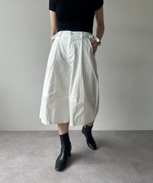 ELTONE（エルトーン）の「サイドベルトコクーンミディパンツ（その他パンツ・レディース・ホワイト/ブラック・MEDIUM/SMALL）」の15枚目の写真