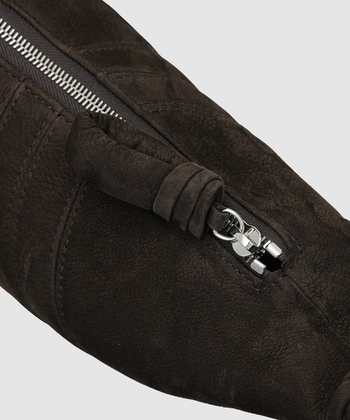 LEMAIRE(ルメール)の「SMALL CROISSANT BAG(ショルダーバッグ・メンズ・ブラウン・ONE SIZE)」の4枚目の写真
