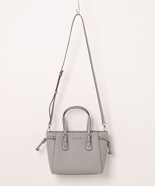 MICHAEL KORS(マイケルコース)の「VOYAGER ぺブルレザー コンバーチブル クロスボディバッグ エキストラスモール(トートバッグ・レディース・グレー系・FREE)」の1枚目の写真
