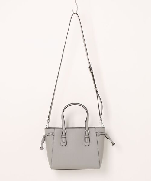 MICHAEL KORS(マイケルコース)の「VOYAGER ぺブルレザー コンバーチブル クロスボディバッグ エキストラスモール(トートバッグ・レディース・グレー系・FREE)」の2枚目の写真