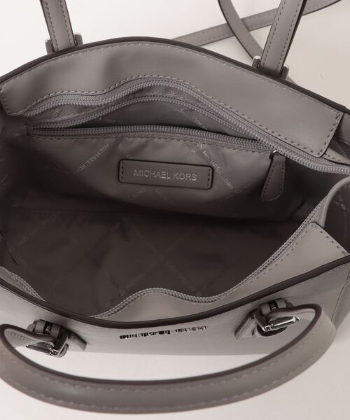 MICHAEL KORS(マイケルコース)の「VOYAGER ぺブルレザー コンバーチブル クロスボディバッグ エキストラスモール(トートバッグ・レディース・グレー系・FREE)」の4枚目の写真