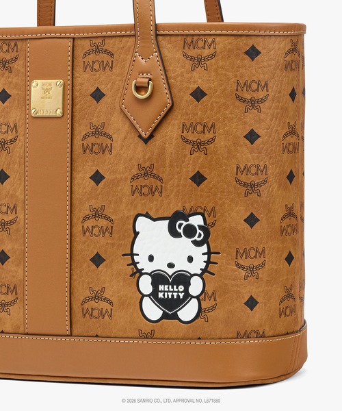 MCM(エムシーエム)の「MCM x HELLO KITTY Liz ショッパーバッグ(トートバッグ・レディース・ベージュ/ブラック・ONE SIZE)」の3枚目の写真