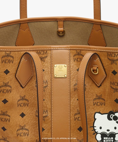 MCM(エムシーエム)の「MCM x HELLO KITTY Liz ショッパーバッグ(トートバッグ・レディース・ベージュ/ブラック・ONE SIZE)」の4枚目の写真
