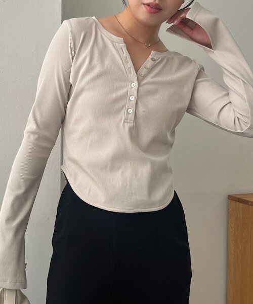 CAPRICIEUX LE'MAGE(カプリシューレマージュ)の「キーネックヘンリーT(Tシャツ/カットソー・レディース・チャコールグレー/ブラック/ブラウン/ホワイト系その他・FREE)」の5枚目の写真