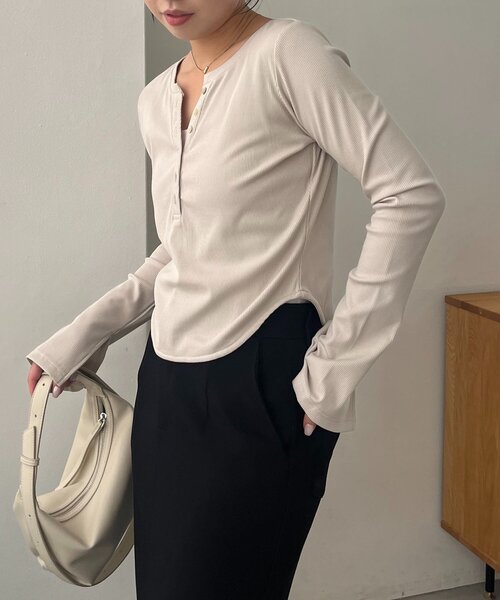 CAPRICIEUX LE'MAGE(カプリシューレマージュ)の「キーネックヘンリーT(Tシャツ/カットソー・レディース・チャコールグレー/ブラック/ブラウン/ホワイト系その他・FREE)」の7枚目の写真