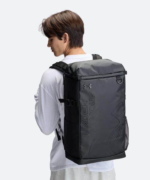 UNDER ARMOUR(アンダーアーマー)の「UAターポリン バックパック 40リットル 3.0(トレーニング/メンズ/レディース)(バックパック/リュック・レディース・ブラック・ONESIZE)」の10枚目の写真