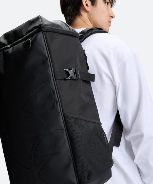 UNDER ARMOUR(アンダーアーマー)の「UAターポリン バックパック 40リットル 3.0(トレーニング/メンズ/レディース)(バックパック/リュック・レディース・ブラック・ONESIZE)」の11枚目の写真