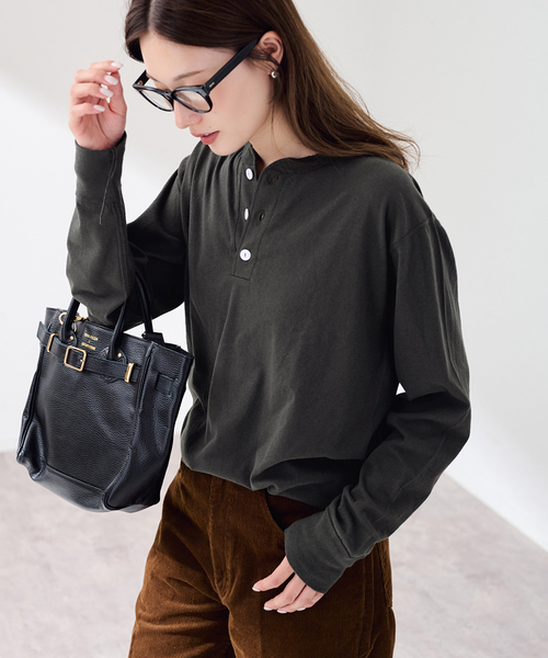 FRAMeWORK（フレームワーク）の「≪新色 /追加≫Healthknit/ヘルスニット ヘンリーロングスリーブ（Tシャツ/カットソー・レディース・アイボリー/ネイビー/チャコールグレー/ホワイト・FREE）」の3枚目の写真