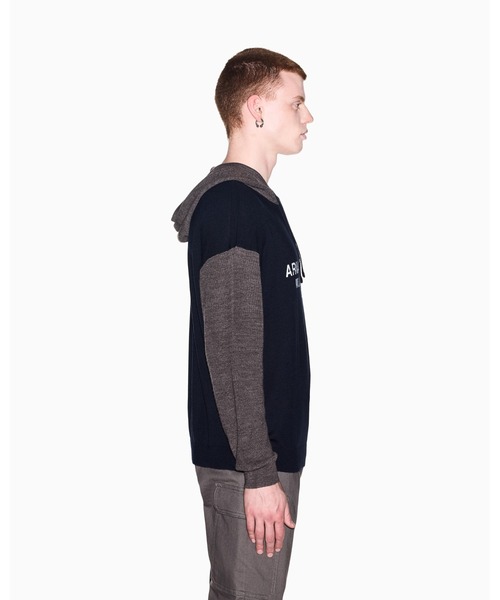 ARMANI EXCHANGE(アルマーニエクスチェンジ)の「【A|X アルマーニ エクスチェンジ】AXロゴ カラーブロック フーデッドニットプルオーバー(ニット/セーター・メンズ・ダークネイビー・MEDIUM/LARGE/X-SMALL/X-LARGE/SMALL)」の2枚目の写真