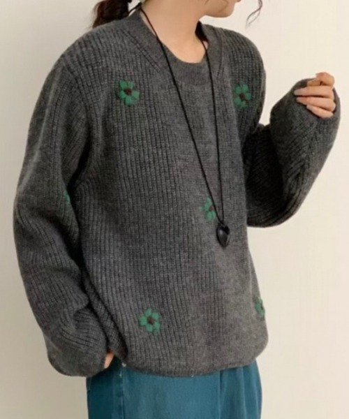 NANEA（ナネア）の「花刺繍ニットプルオーバー（ニット/セーター・レディース・グリーン/アイボリー/グレー/ブラウン・フリー）」の3枚目の写真
