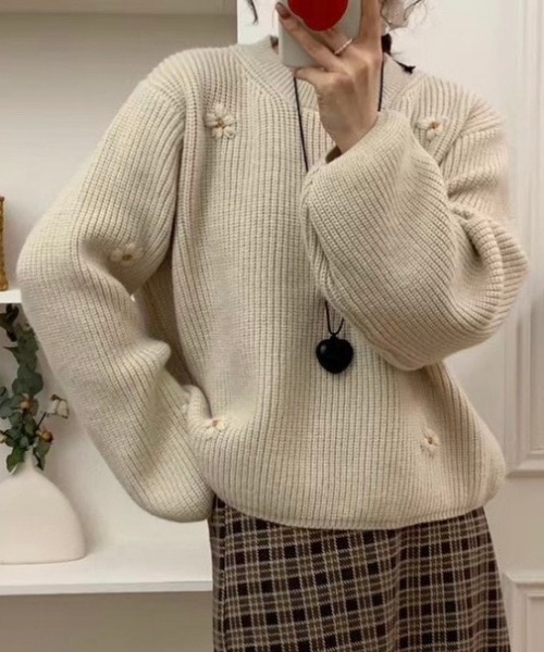 NANEA（ナネア）の「花刺繍ニットプルオーバー（ニット/セーター・レディース・グリーン/アイボリー/グレー/ブラウン・フリー）」の5枚目の写真