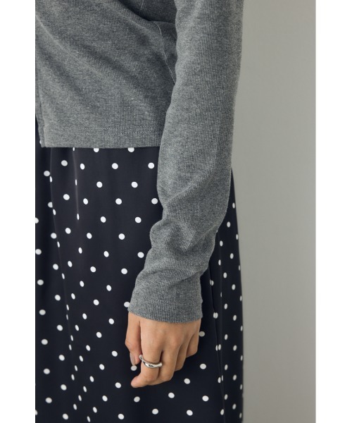 AZUL by moussy(アズールバイマウジー)の「ダブルジップオフショル長袖トップス 秋服 春服 リブカットソー ダブルジップ デザイントップス(Tシャツ/カットソー・レディース・ブラック/ダークブルー/グレー系その他4・FREE)」の6枚目の写真