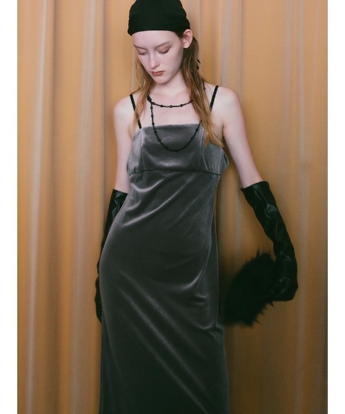 ILANIS(イラニス)の「Quiet Velvet Cami Dress(ワンピース・レディース・グレー/ブラック・FREE)」の6枚目の写真