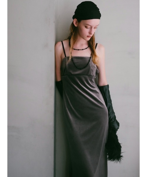 ILANIS(イラニス)の「Quiet Velvet Cami Dress(ワンピース・レディース・グレー/ブラック・FREE)」の8枚目の写真