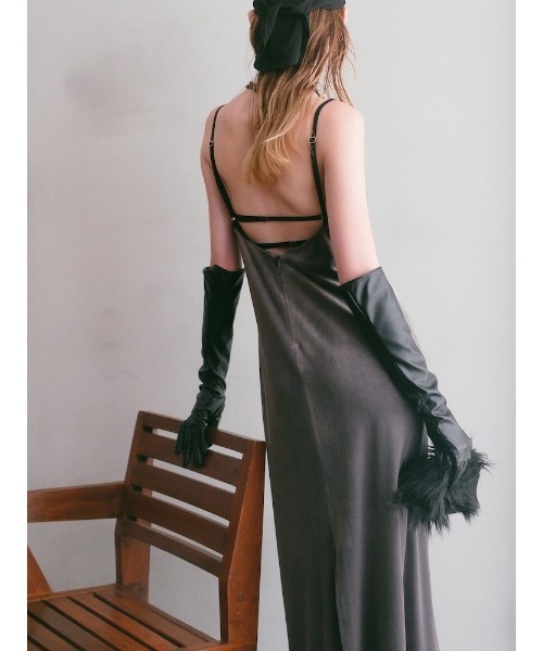 ILANIS(イラニス)の「Quiet Velvet Cami Dress(ワンピース・レディース・グレー/ブラック・FREE)」の9枚目の写真
