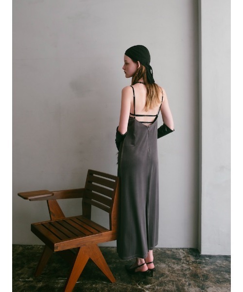 ILANIS(イラニス)の「Quiet Velvet Cami Dress(ワンピース・レディース・グレー/ブラック・FREE)」の10枚目の写真