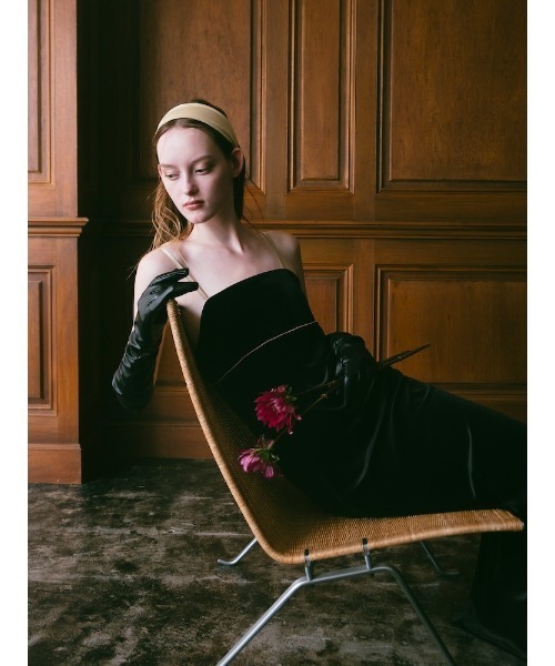 ILANIS(イラニス)の「Quiet Velvet Cami Dress(ワンピース・レディース・グレー/ブラック・FREE)」の13枚目の写真