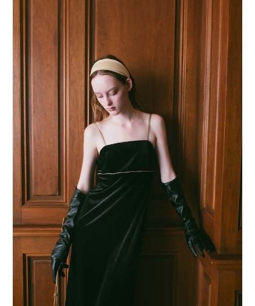 ILANIS(イラニス)の「Quiet Velvet Cami Dress(ワンピース・レディース・グレー/ブラック・FREE)」の15枚目の写真