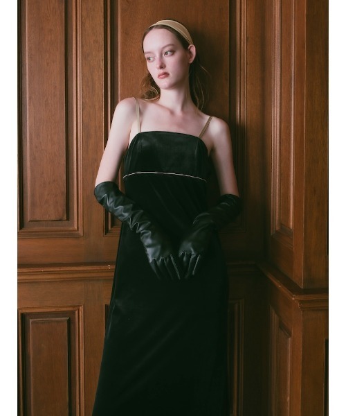ILANIS(イラニス)の「Quiet Velvet Cami Dress(ワンピース・レディース・グレー/ブラック・FREE)」の16枚目の写真