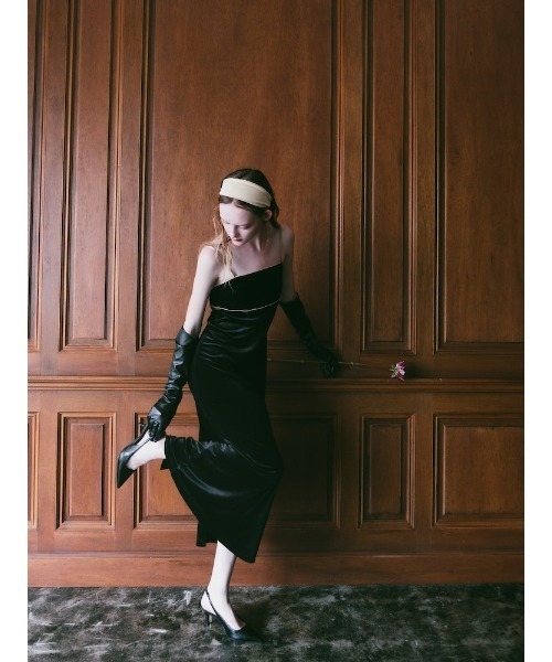 ILANIS(イラニス)の「Quiet Velvet Cami Dress(ワンピース・レディース・グレー/ブラック・FREE)」の17枚目の写真
