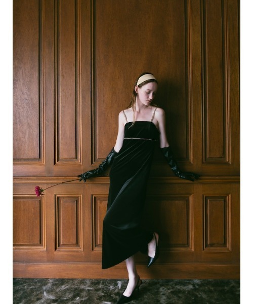 ILANIS(イラニス)の「Quiet Velvet Cami Dress(ワンピース・レディース・グレー/ブラック・FREE)」の18枚目の写真