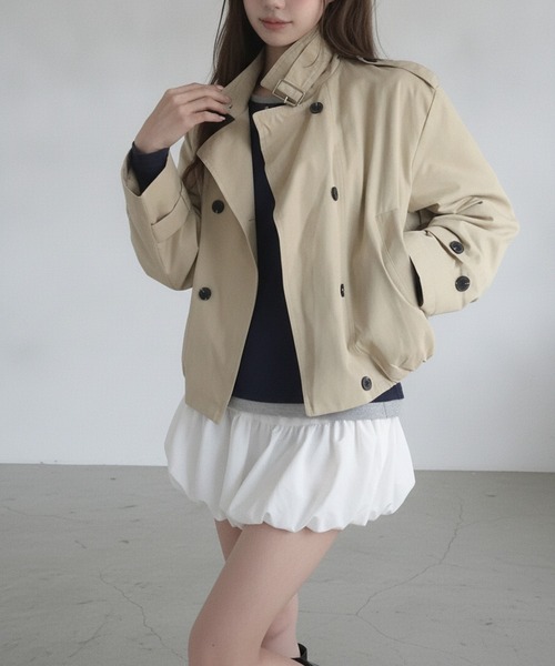 Girly Doll(ガーリードール)の「ダブルボタンショートトレンチコート(トレンチコート・レディース・ベージュ/ダークグレー・F)」の1枚目の写真