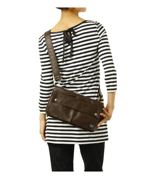 PORTER(ポーター)の「PORTER FREE STYLE SHOULDER BAG SMALL <B印 YOSHIDA SELECT> 【予約】(ショルダーバッグ・メンズ・ブラック/ブラウン系その他/ブラウン・ONE SIZE)」の11枚目の写真