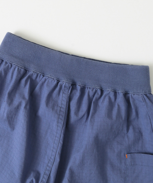 URBAN RESEARCH DOORS（アーバンリサーチドアーズ）の「DOORS リップカーゴショーツ（カーゴパンツ・キッズ・ブルー/ベージュ/ブラウン・135/90/105/120）」の16枚目の写真