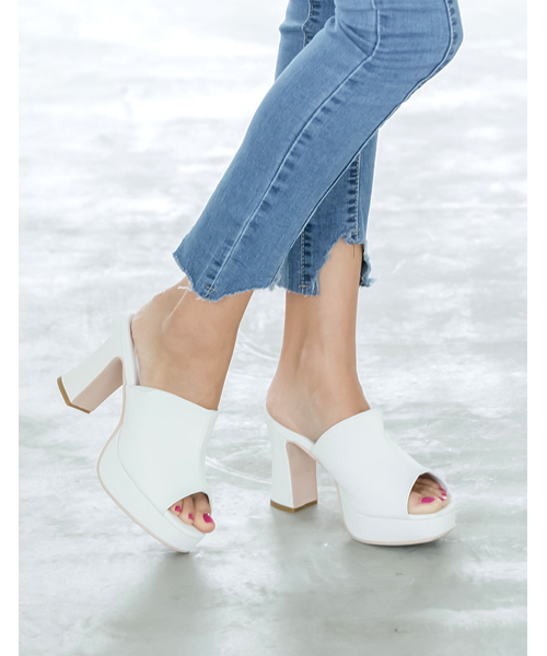 Re:EDIT（リエディ）の「[Nwe color][特徴的なラインが目を惹く]オープントゥヒールサンダルシューズ/サンダル/ヒールサンダル[リエディ]サボサンダル オープントゥ チャンキーヒール デニム 太ヒール コルク クッションソール（サンダル・レディース・ベージュ/パープル/ブルー系その他/ウッド/ホワイト/ピンク/ブラック/マスタード/ブルー/レッド・SMALL/MEDIUM/LARGE/X-LARGE）」の2枚目の写真