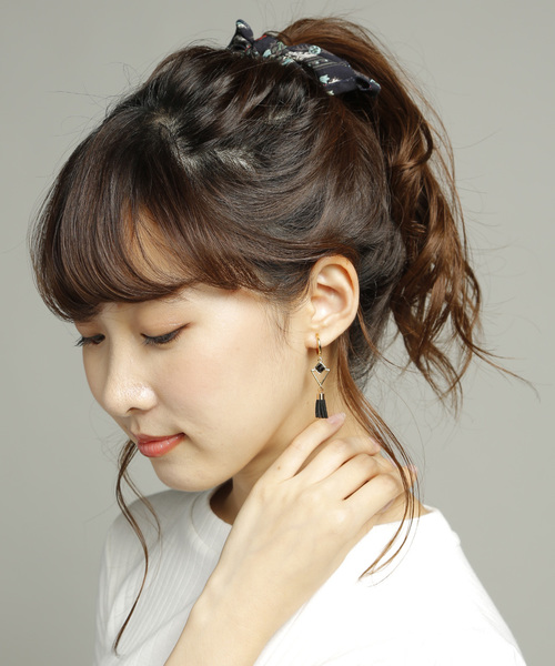 PLAIN CLOTHING（プレーンクロージング）の「タッセル×ダイヤビジューノンホールピアス/イヤリング（イヤリング・レディース・ベージュ/ネイビー/ブラック/アイボリー/ワイン・FREE）」の11枚目の写真
