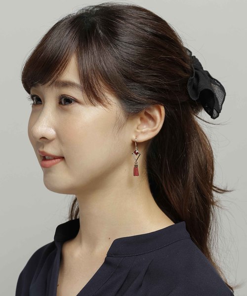 PLAIN CLOTHING（プレーンクロージング）の「タッセル×ダイヤビジューノンホールピアス/イヤリング（イヤリング・レディース・ベージュ/ネイビー/ブラック/アイボリー/ワイン・FREE）」の22枚目の写真