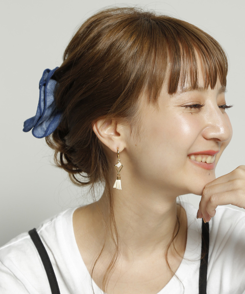 PLAIN CLOTHING（プレーンクロージング）の「タッセル×ダイヤビジューノンホールピアス/イヤリング（イヤリング・レディース・ベージュ/ネイビー/ブラック/アイボリー/ワイン・FREE）」の18枚目の写真