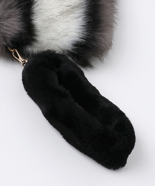 un dix cors(アンディコール)の「ボーダー柄ファーポーチ(ハンドバッグ・レディース・ブラック/ブラウン・フリ-)」の6枚目の写真