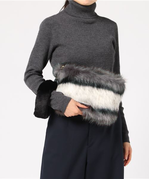 un dix cors(アンディコール)の「ボーダー柄ファーポーチ(ハンドバッグ・レディース・ブラック/ブラウン・フリ-)」の5枚目の写真