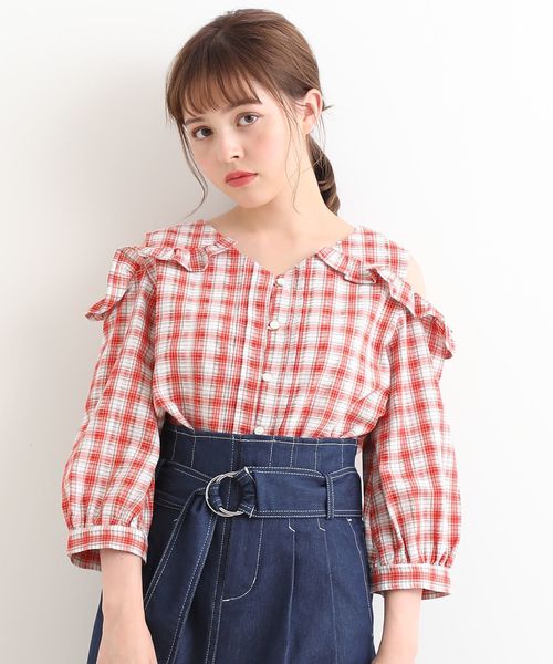 Majestic Legon マジェスティックレゴン の 肩あきフリルブラウス