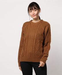ケーブル編みクルーネックニット