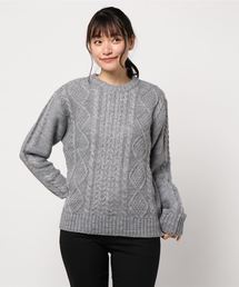 ケーブル編みクルーネックニット