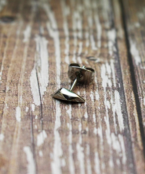 Vaya Con Dios（ヴァヤコンディオス）の「【VayaConDios/ヴァヤコンディオス】ステンレス製モダンモチーフピアス[片耳用]（ピアス（片耳用）・メンズ・ゴールド/シルバー/ブラック/ピンクゴールド・FREE）」の5枚目の写真