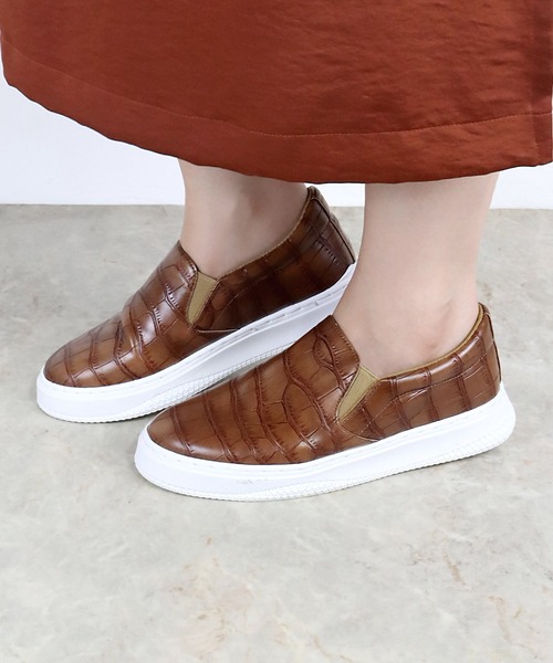 セール 大人カジュアル クロコ柄 スリッポンスニーカー スリッポン a Feminine サンエープラスフェミニン のファッション通販 Zozotown