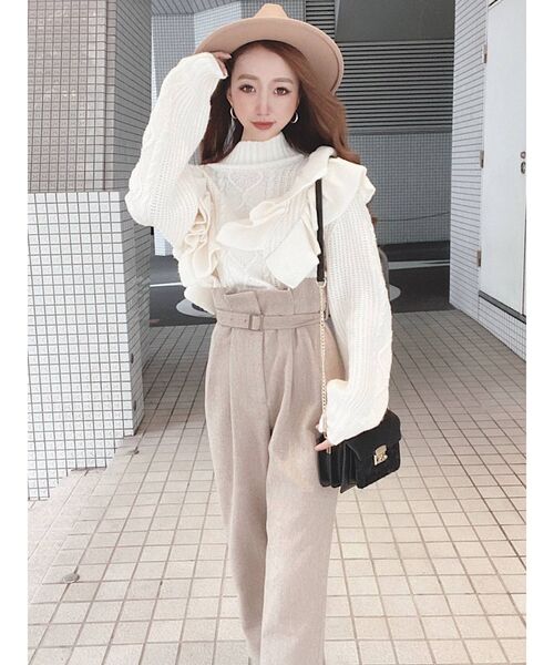 RESEXXY(リゼクシー)の「フリルケーブルニットトップス(ニット/セーター・レディース・ブラック/オフホワイト/モカ・FREE)」の6枚目の写真