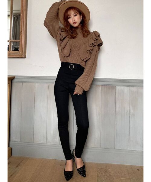 RESEXXY(リゼクシー)の「フリルケーブルニットトップス(ニット/セーター・レディース・ブラック/オフホワイト/モカ・FREE)」の11枚目の写真