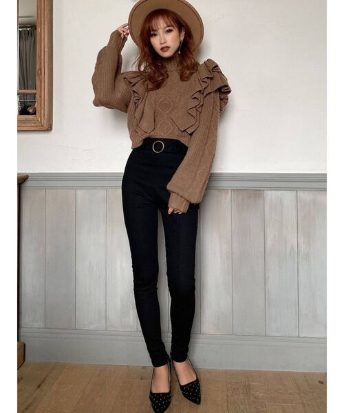 RESEXXY(リゼクシー)の「フリルケーブルニットトップス(ニット/セーター・レディース・ブラック/オフホワイト/モカ・FREE)」の12枚目の写真