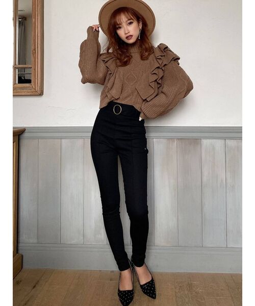 RESEXXY(リゼクシー)の「フリルケーブルニットトップス(ニット/セーター・レディース・ブラック/オフホワイト/モカ・FREE)」の13枚目の写真