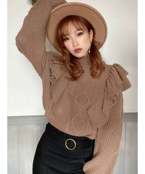 RESEXXY(リゼクシー)の「フリルケーブルニットトップス(ニット/セーター・レディース・ブラック/オフホワイト/モカ・FREE)」の15枚目の写真