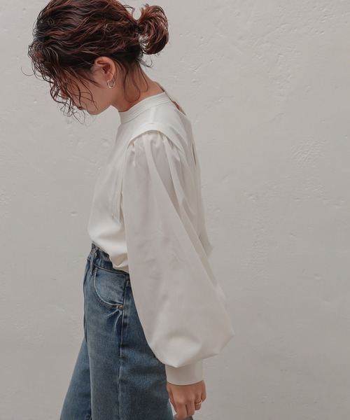 natural couture（ナチュラルクチュール）の「【大人ナチュ】【WEB限定】ボリュームスリーブステッチカラーブラウス（シャツ/ブラウス・レディース・ブラック/オフホワイト/ベージュ・FREE）」の2枚目の写真