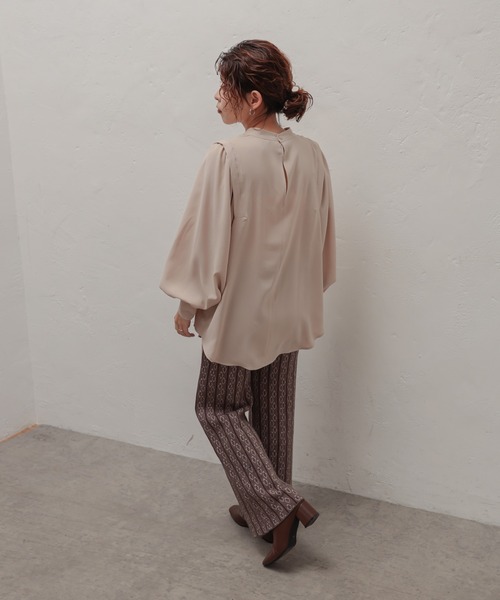 natural couture（ナチュラルクチュール）の「【大人ナチュ】【WEB限定】ボリュームスリーブステッチカラーブラウス（シャツ/ブラウス・レディース・ブラック/オフホワイト/ベージュ・FREE）」の11枚目の写真