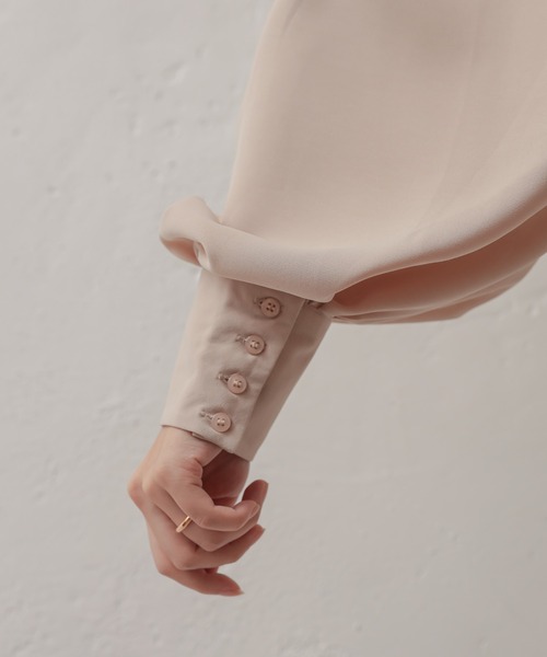 natural couture（ナチュラルクチュール）の「【大人ナチュ】【WEB限定】ボリュームスリーブステッチカラーブラウス（シャツ/ブラウス・レディース・ブラック/オフホワイト/ベージュ・FREE）」の22枚目の写真