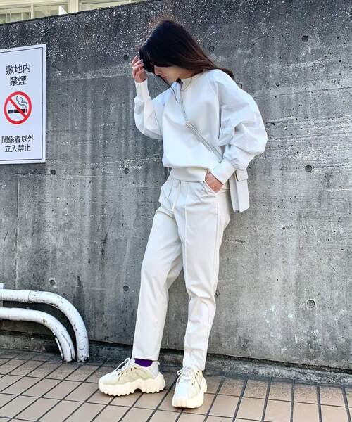 AG by aquagirl（エージーバイアクアガール）の「◆フェイクレザージョグパンツ（その他パンツ・レディース・オフホワイト/ライトオレンジ系/ガンメタ・38/36）」の9枚目の写真